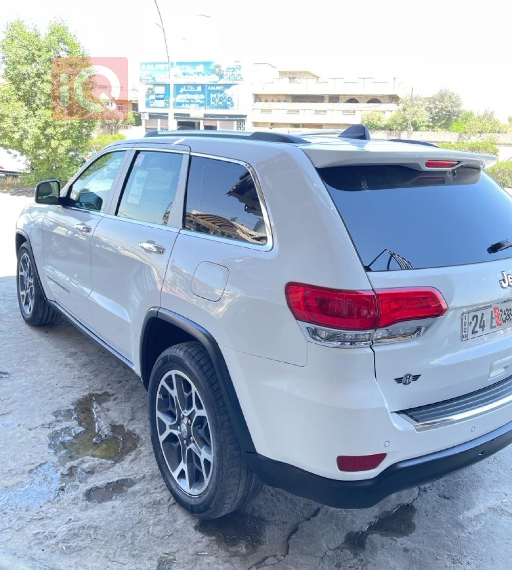 جیپ گراند شیرۆکی